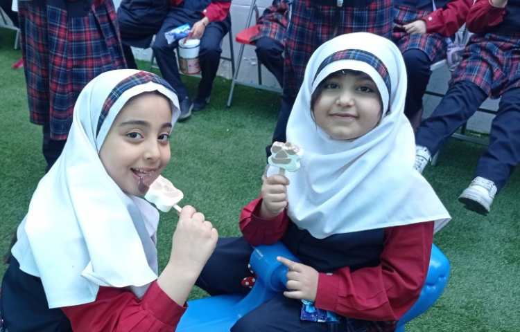 توزیع میان وعده بستنی در یک روز گرم بهاری 5