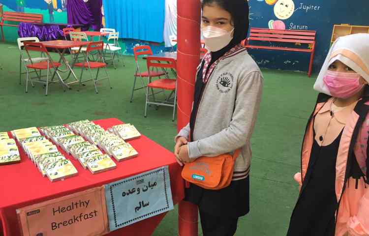 توزیع میان وعده سالم بین دانش اموزان