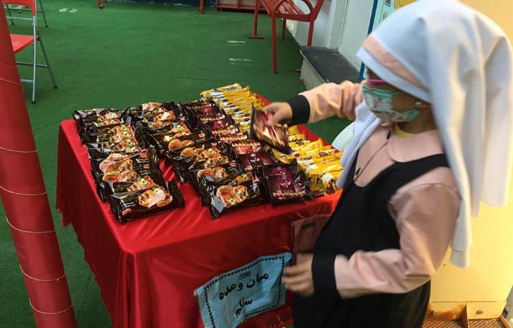 توزیع میان وعده سالم میان دانش آموزان 2