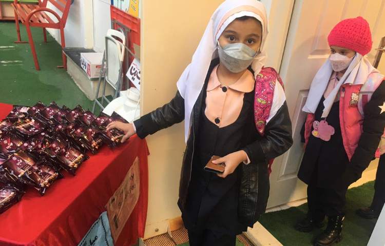 توزیع میان وعده سالم میان دانش آموزان 3