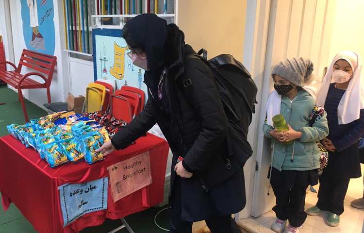 توزیع میان وعده سالم میان دانش آموزان 3