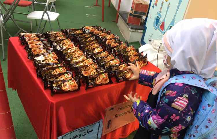 توزیع میان وعده سالم میان دانش آموزان 4