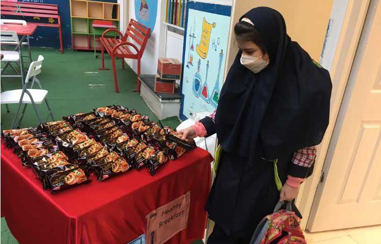 توزیع میان وعده سالم میان دانش آموزان 5