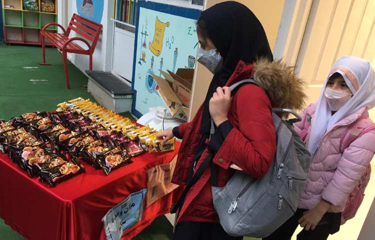 توزیع میان وعده سالم میان دانش آموزان