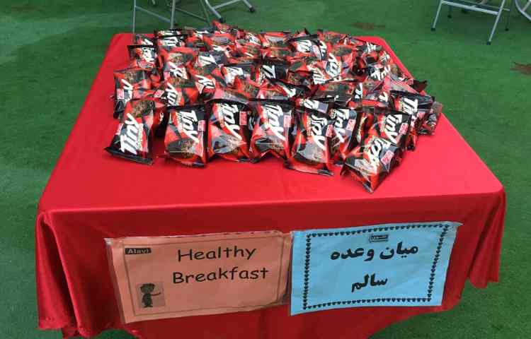 توزیع میان وعده سالم میان دانش اموزان 1