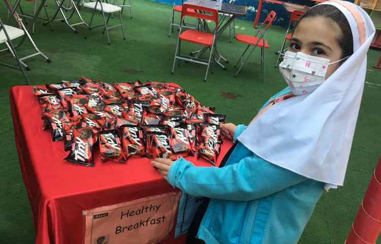 توزیع میان وعده سالم میان دانش اموزان 3