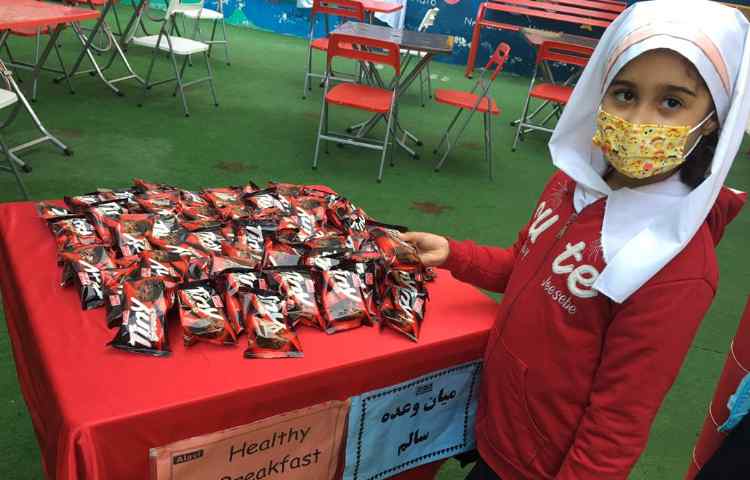 توزیع میان وعده سالم میان دانش اموزان 4