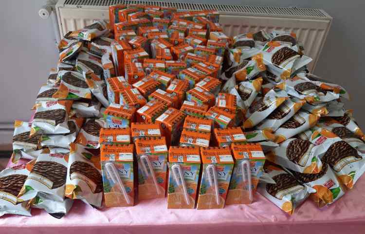 توزیع میان وعده ، کیک و آبمیوه 3