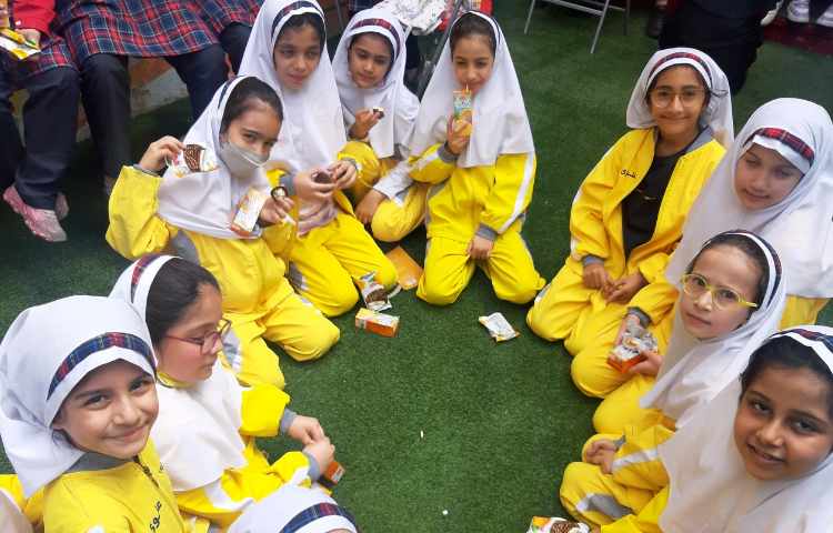 توزیع میان وعده ، کیک و آبمیوه 5