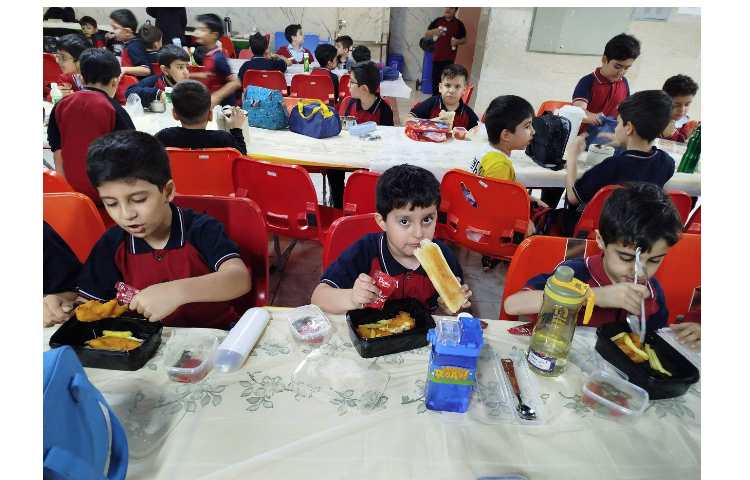 توزیع نارهار در سالن ناهارخوری 2