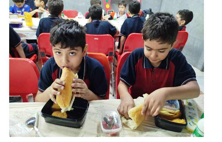 توزیع نارهار در سالن ناهارخوری 5