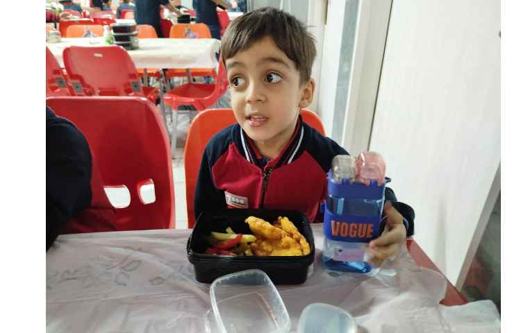 توزیع نارهار در سالن ناهارخوری 7