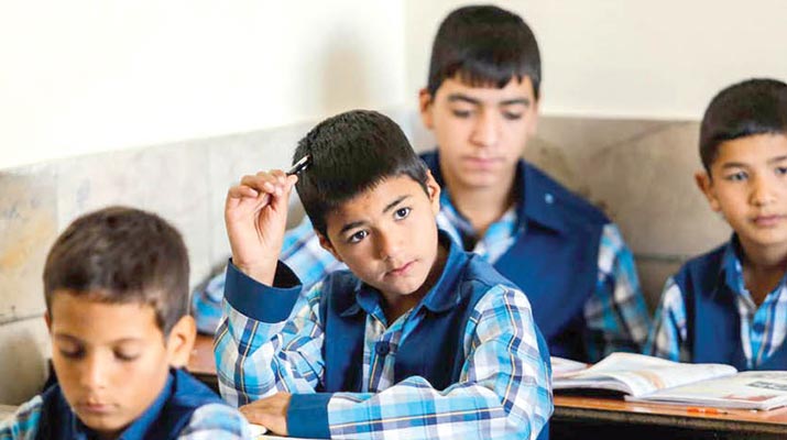 توزیع نامتعادل منابع آموزشی، در ایران دانش آموزان 4900 ساعت بیشتر از سایر کشورها درس می‌خوانند