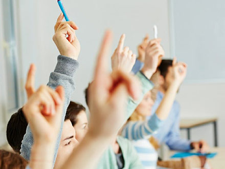 توزیع نامتعادل منابع آموزشی، در ایران دانش آموزان 4900 ساعت بیشتر از سایر کشورها درس می‌خوانند