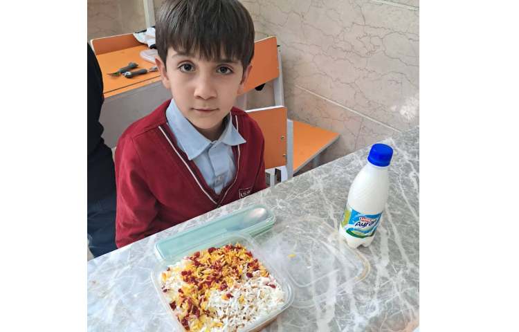 توزیع ناهار برای کلیه کلاس ها در سالن سرو غذا 17