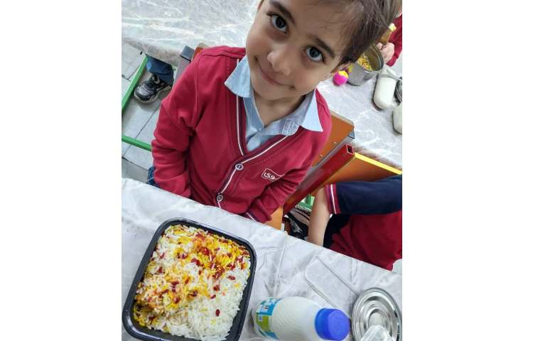 توزیع ناهار برای کلیه کلاس ها در سالن سرو غذا 20