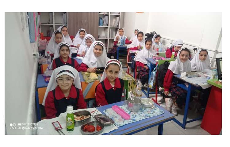 توزیع ناهار دانش آموزان 6