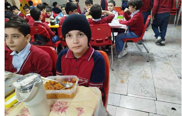 توزیع ناهار در سالن ناهارخوری 4