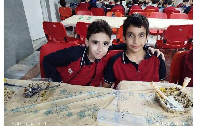 توزیع ناهار در سالن ناهارخوری 6