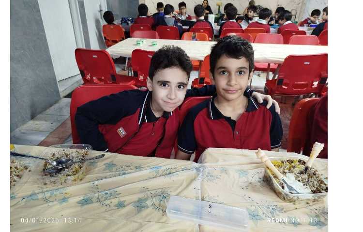 توزیع ناهار در سالن ناهارخوری 7