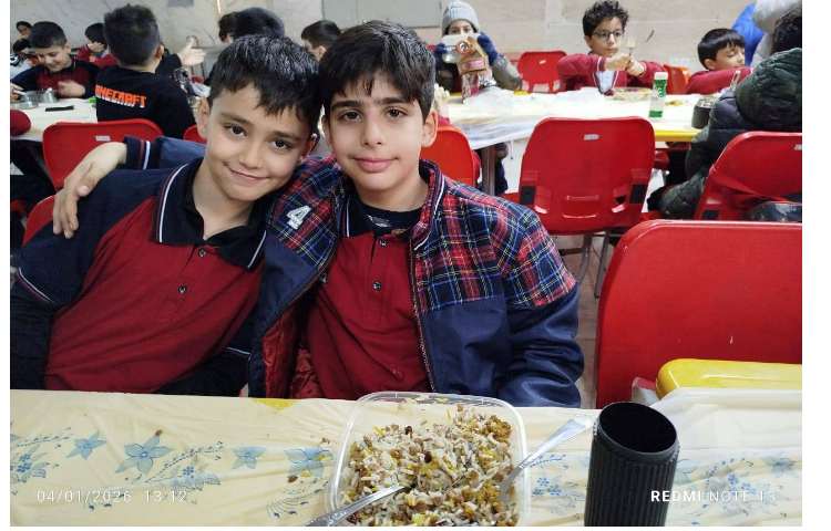 توزیع ناهار در سالن ناهارخوری 9