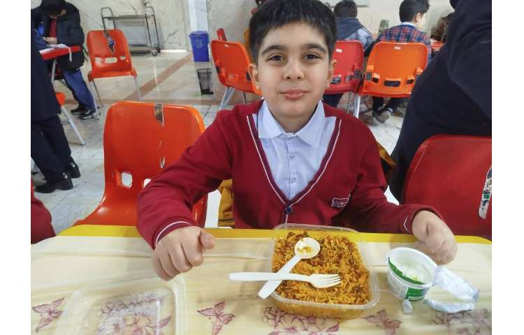 توزیع ناهار در سلف 3