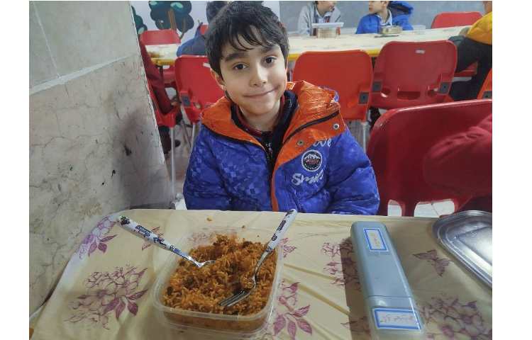 توزیع ناهار در سلف 4