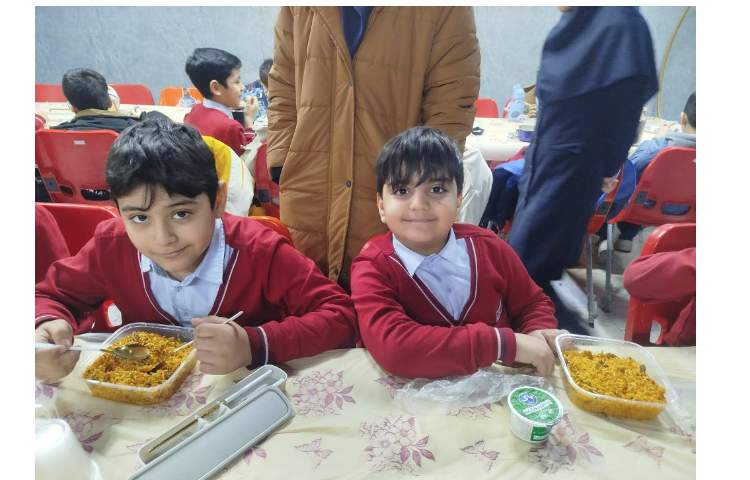 توزیع ناهار در سلف 5