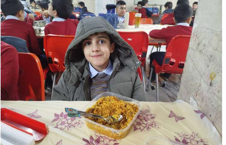 توزیع ناهار در سلف 9