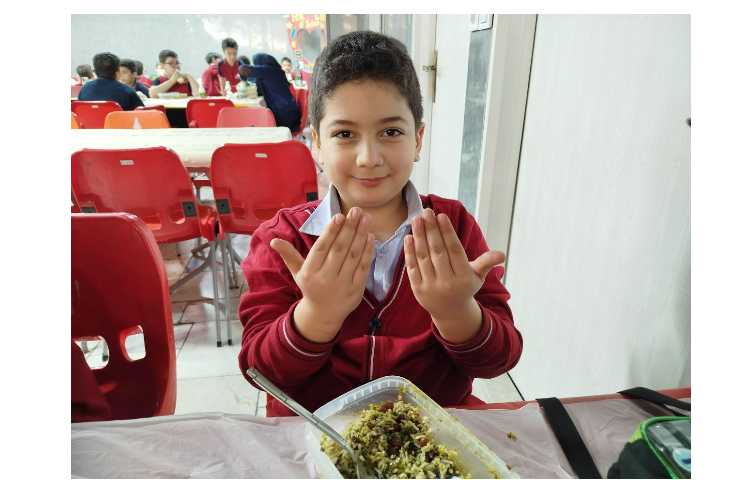 توزیع ناهار و شکر گزاری بعداز ناهار 0