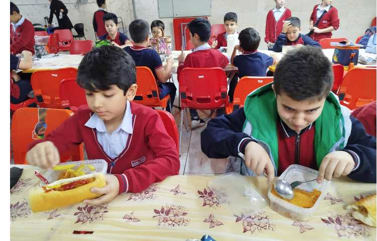 توزیع ناهار کلیه پایه ها 114