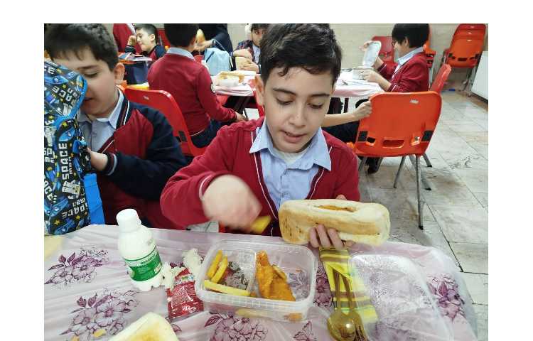 توزیع ناهار کلیه پایه ها 13