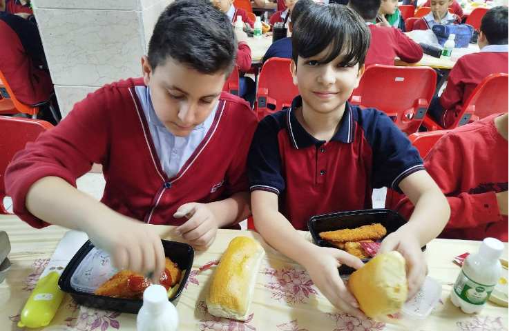 توزیع ناهار کلیه پایه ها 3