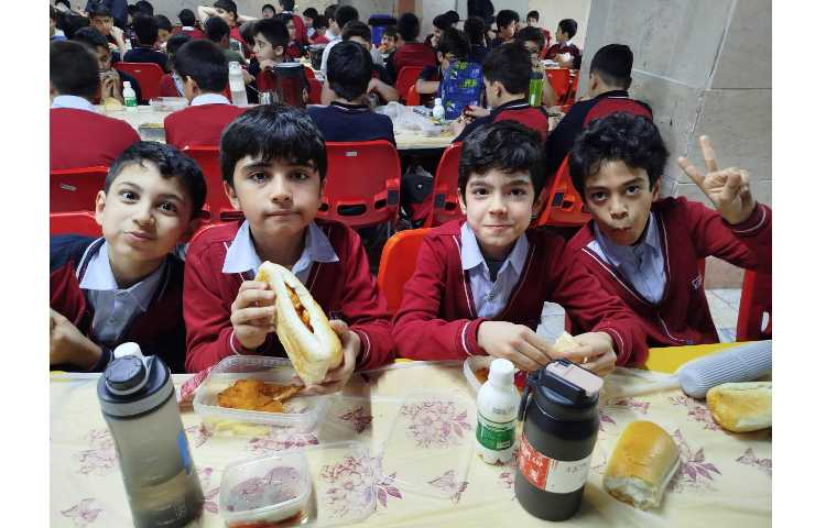 توزیع ناهار کلیه پایه ها 5