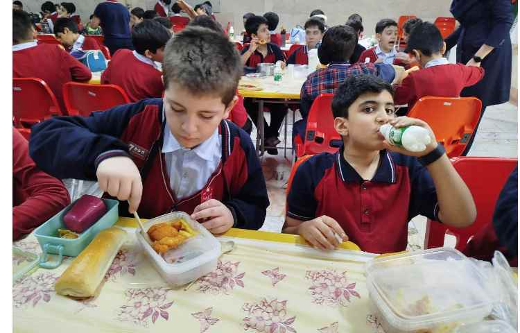 توزیع ناهار کلیه پایه ها 6