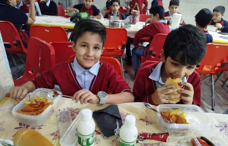 توزیع ناهار کلیه پایه ها 7