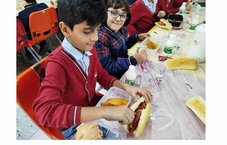 توزیع ناهار کلیه پایه ها 8