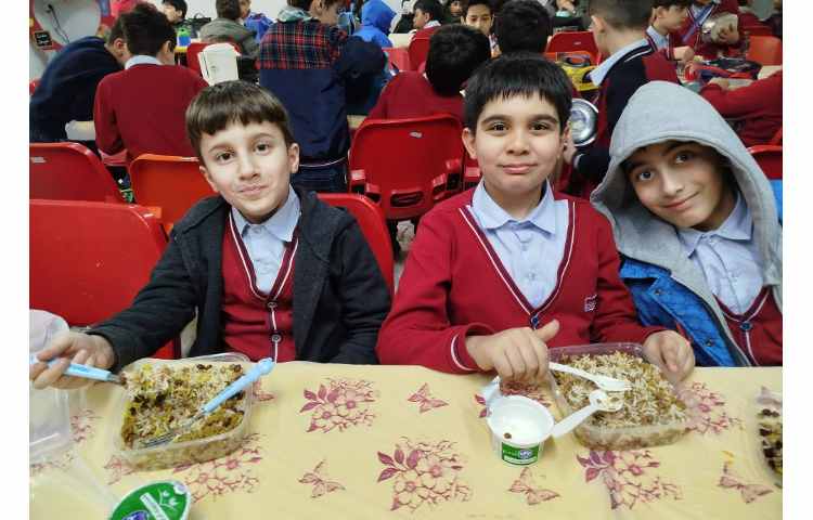 توزیع ناهار 1