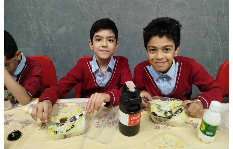 توزیع ناهار 11