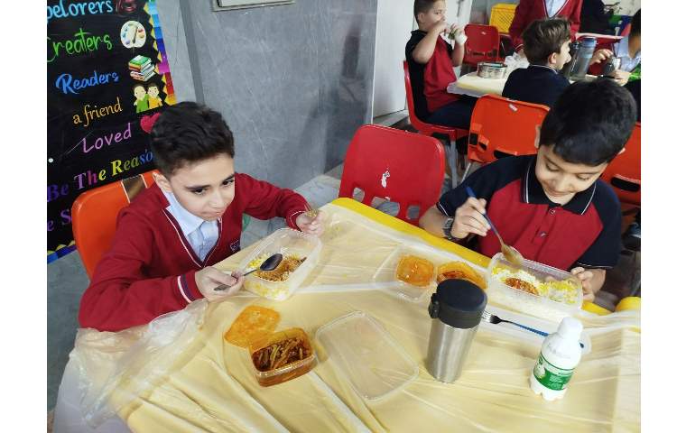 توزیع ناهار 12