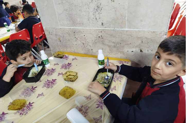 توزیع ناهار 12