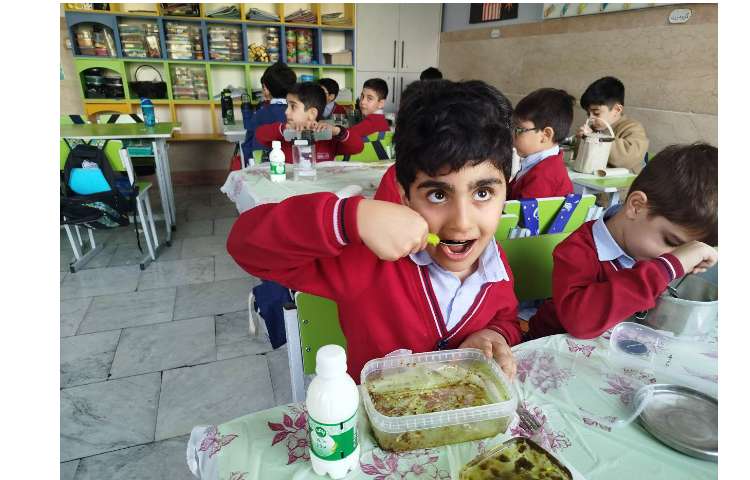 توزیع ناهار 12