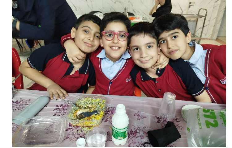 توزیع ناهار 12