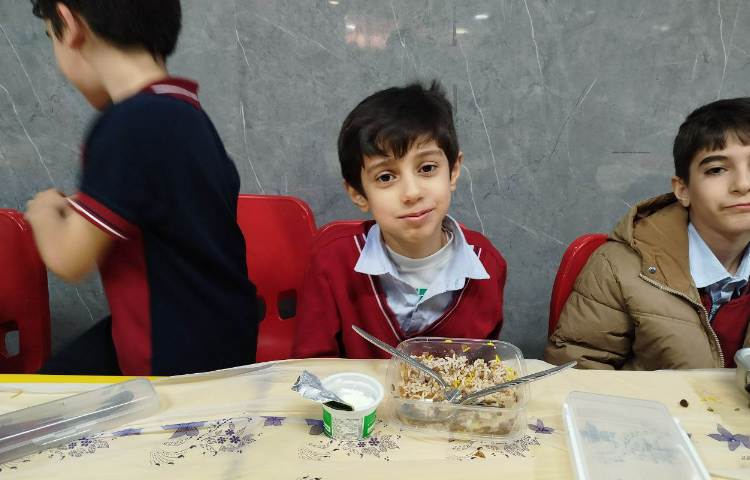 توزیع ناهار 12