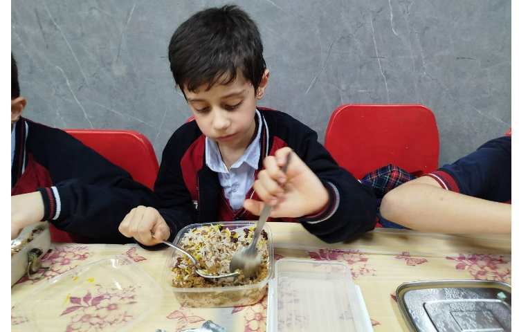 توزیع ناهار 3