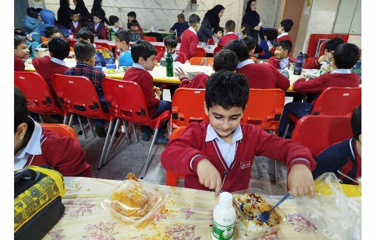 توزیع ناهار 3