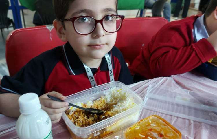 توزیع ناهار 4