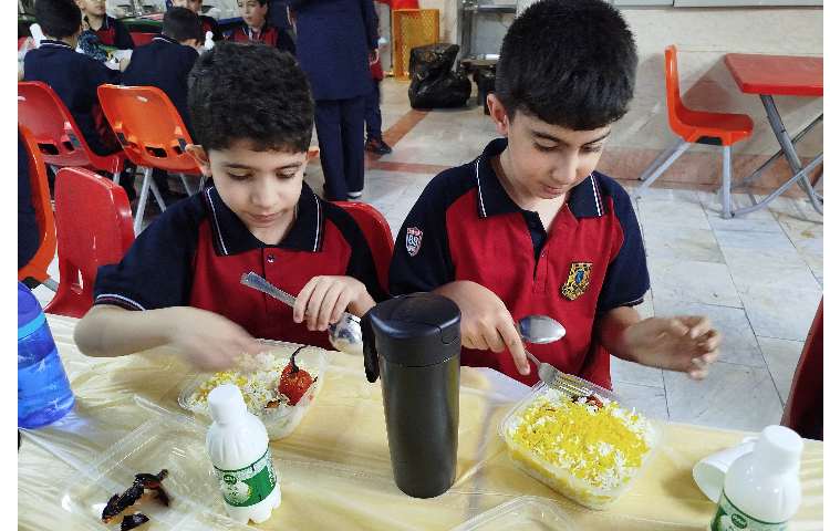 توزیع ناهار 4