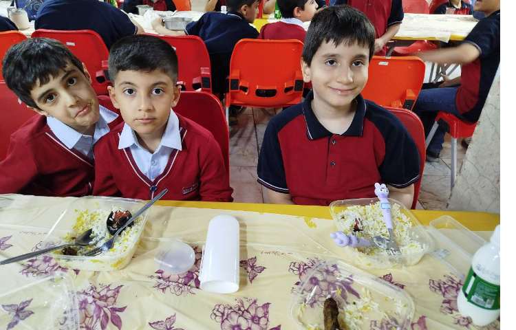 توزیع ناهار 4