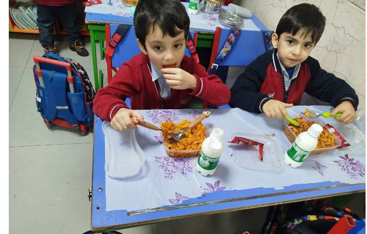 توزیع ناهار 5